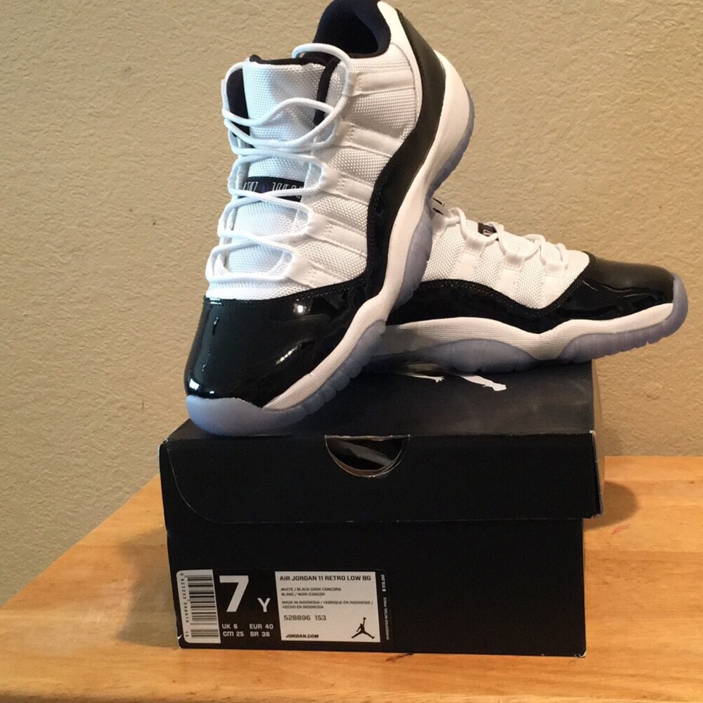 Jordan retro 11 low Concord